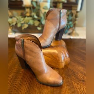 Women’s VINCE CAMUTO Brown Leather Ankle Boots